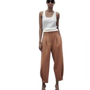 NWOT Zara Women's Trousers. Color Tan Size XS